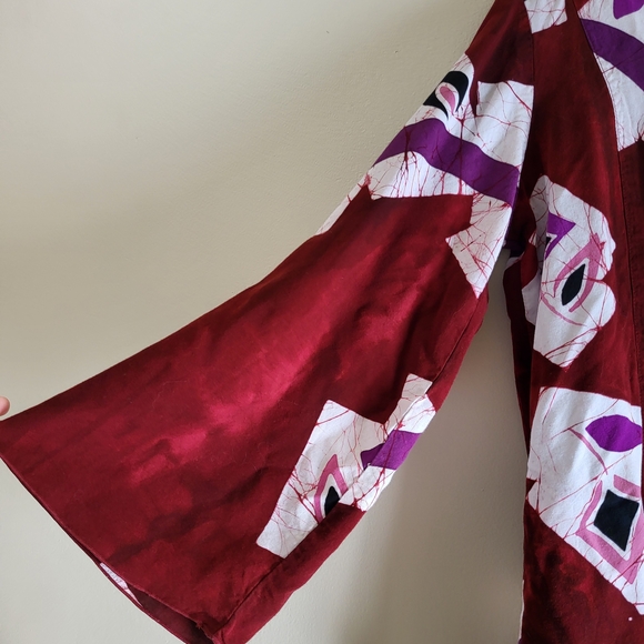 Stylish Women's Red and Purple Button-Up Top - Picture 5 of 13